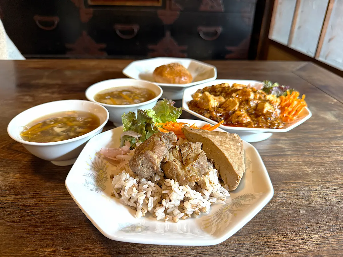 「八女里山的台湾飯店 kumu」の落ち着いた和の空間で本格的な台湾料理を食す(八女市)