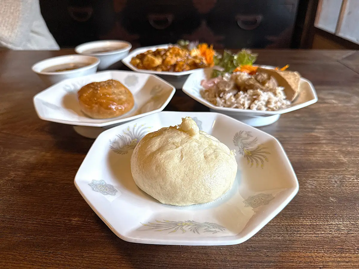 「八女里山的台湾飯店 kumu」の里山肉包（ロウパオ）