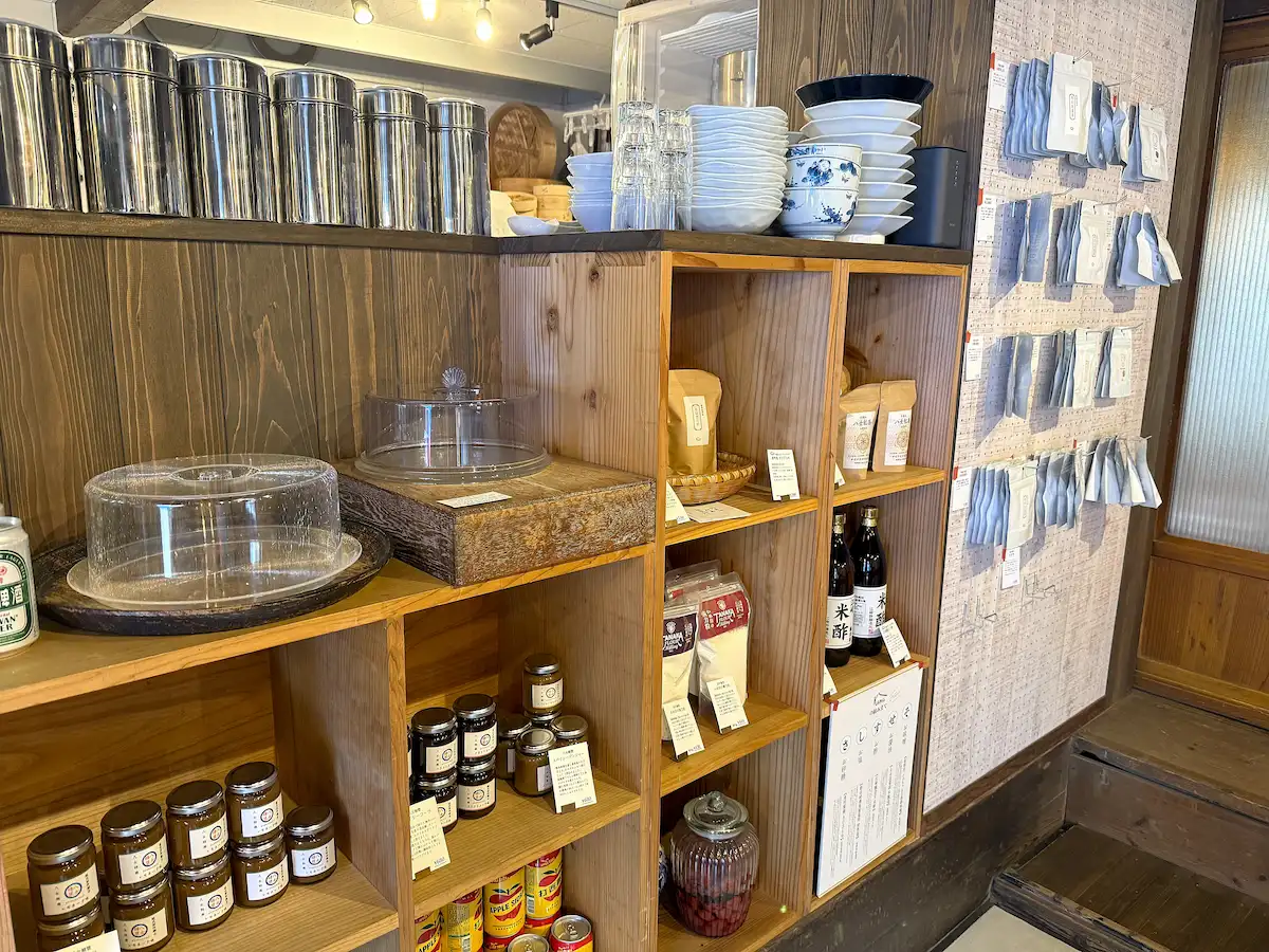 「八女里山的台湾飯店 kumu」の店内
