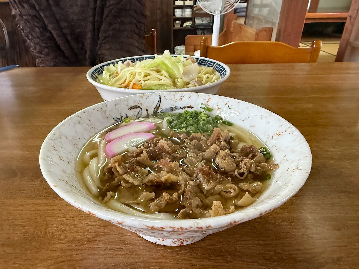 「富士食堂」の肉うどん①
