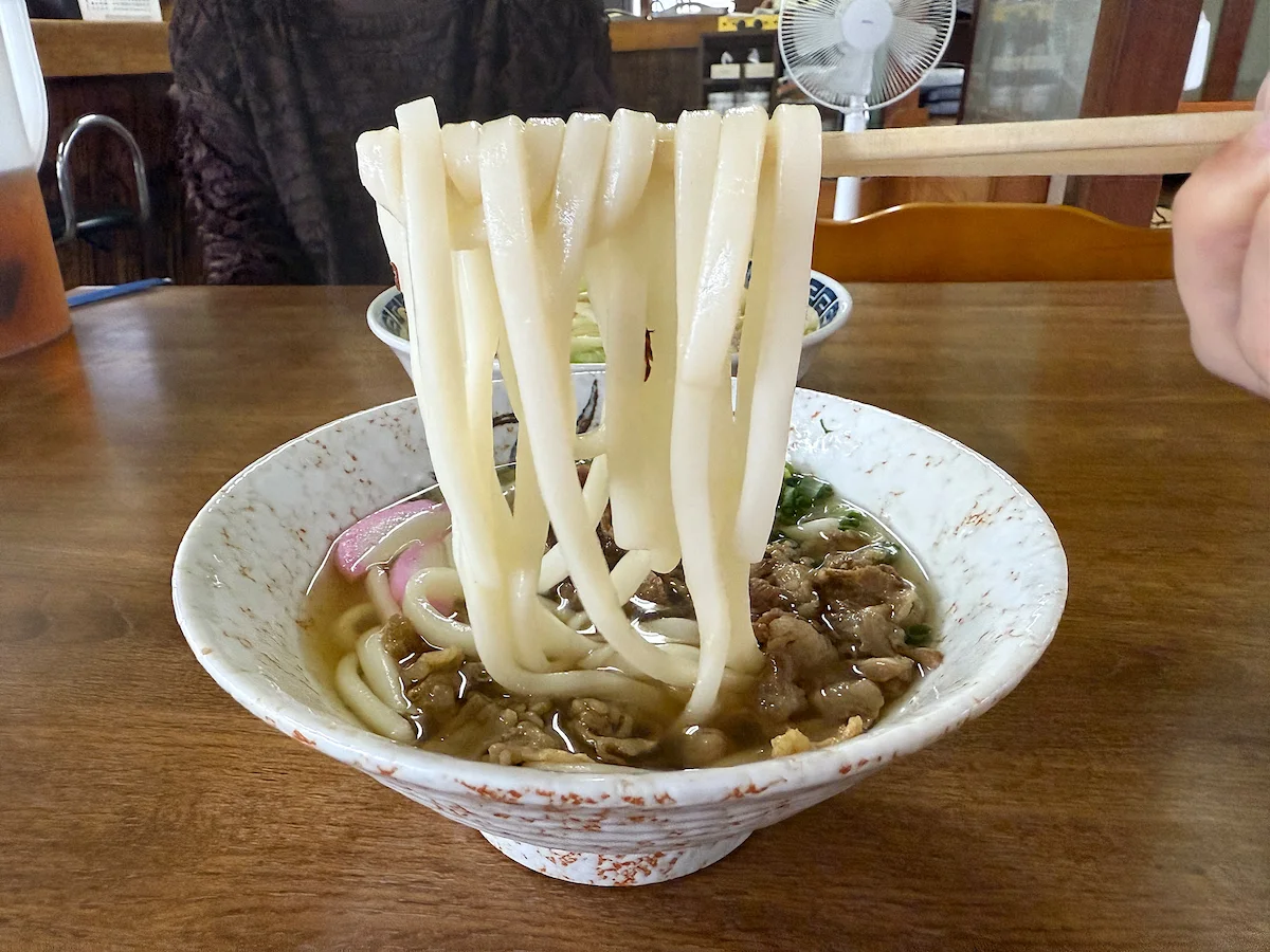 「富士食堂」の肉うどん③