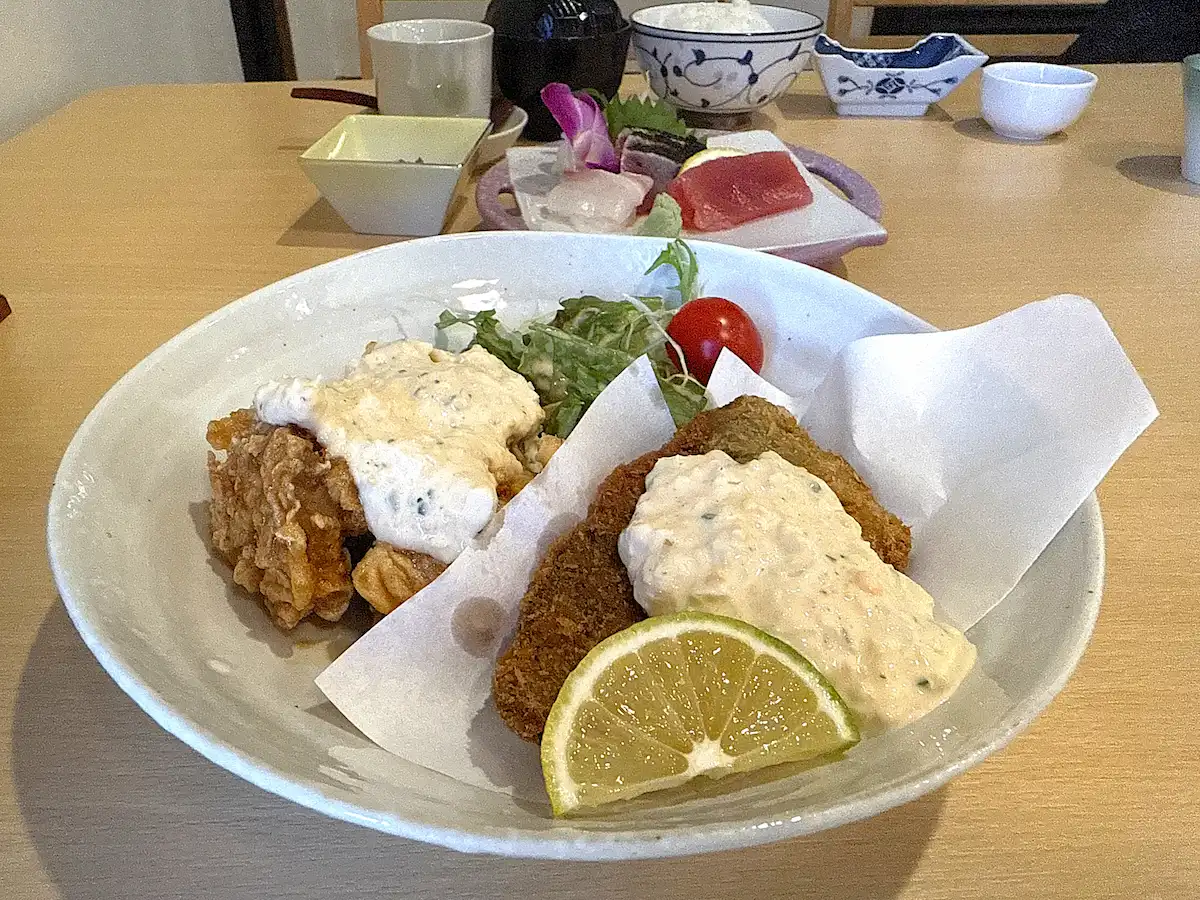 「和食居酒屋こわっぱ」のチキン南蛮とアジフライ