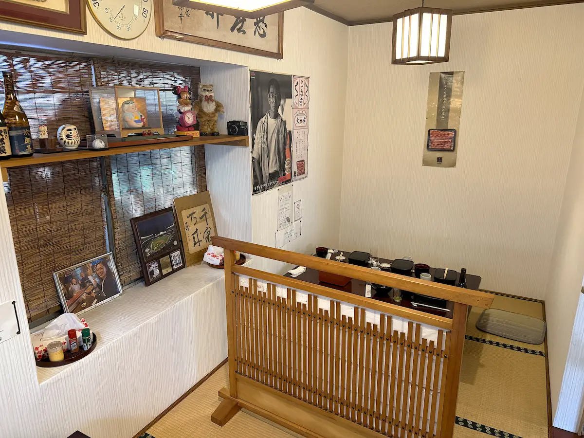 「鰻の次郎長」の店内