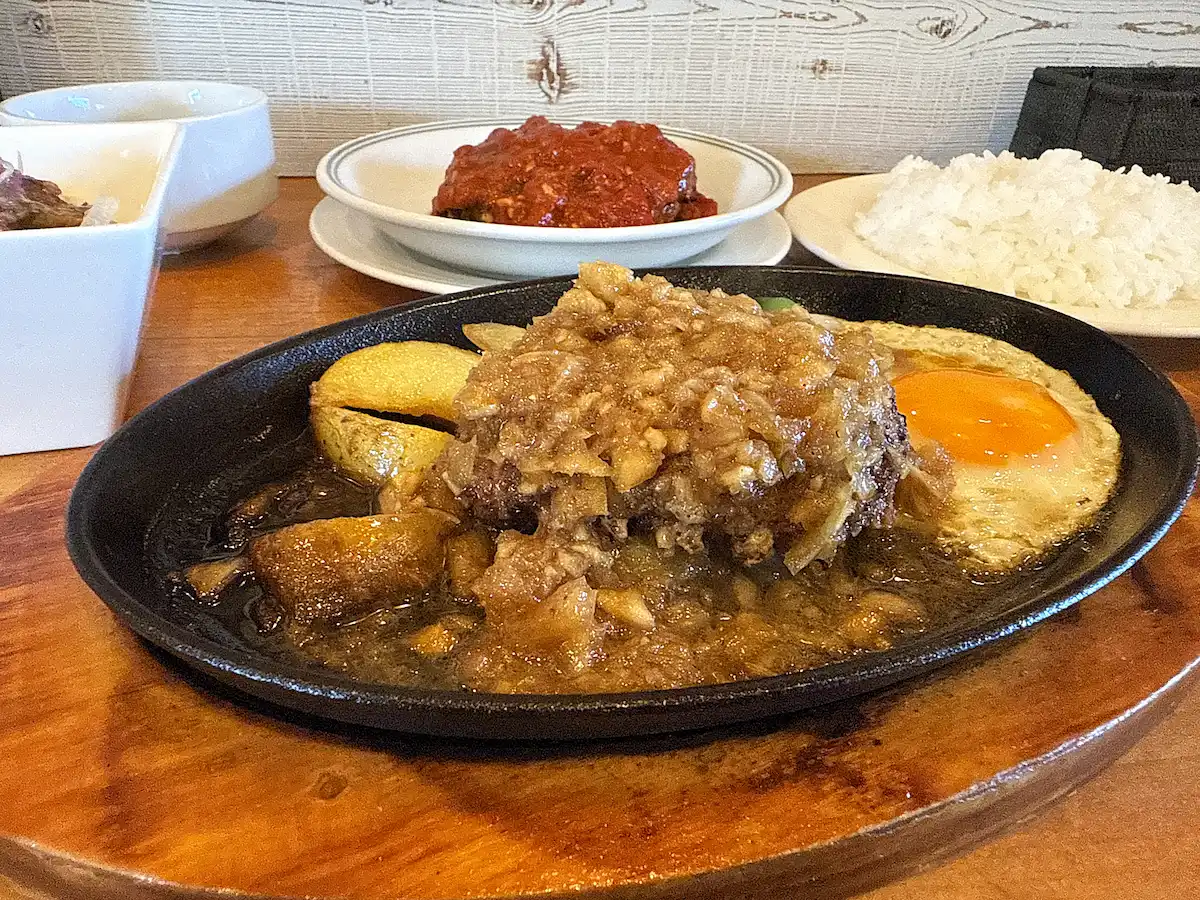 「ハンバーグ専門店 ピーナッツ」のツインハンバーグランチ②