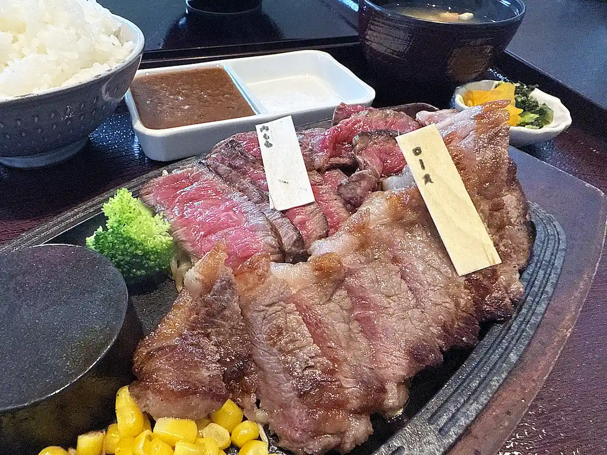 「肉のレストラン中津留」のロース・赤身ステーキコンビ定食②