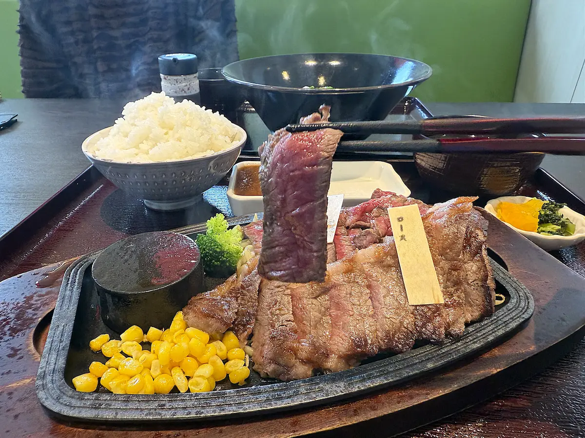「肉のレストラン中津留」のロース・赤身ステーキコンビ定食③