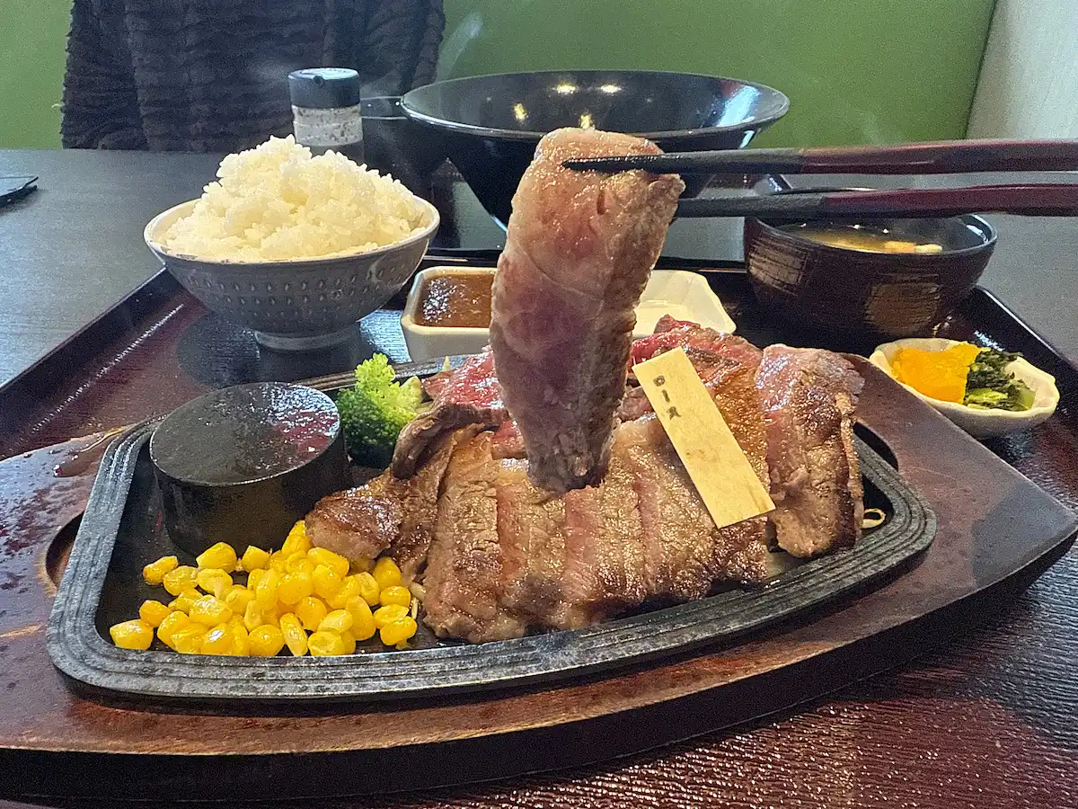 「肉のレストラン中津留」のロース・赤身ステーキコンビ定食④