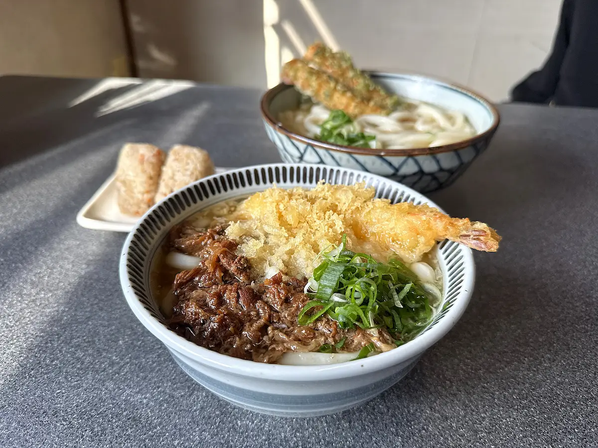 「吉屋うどん」の肉＋エビ天うどん①