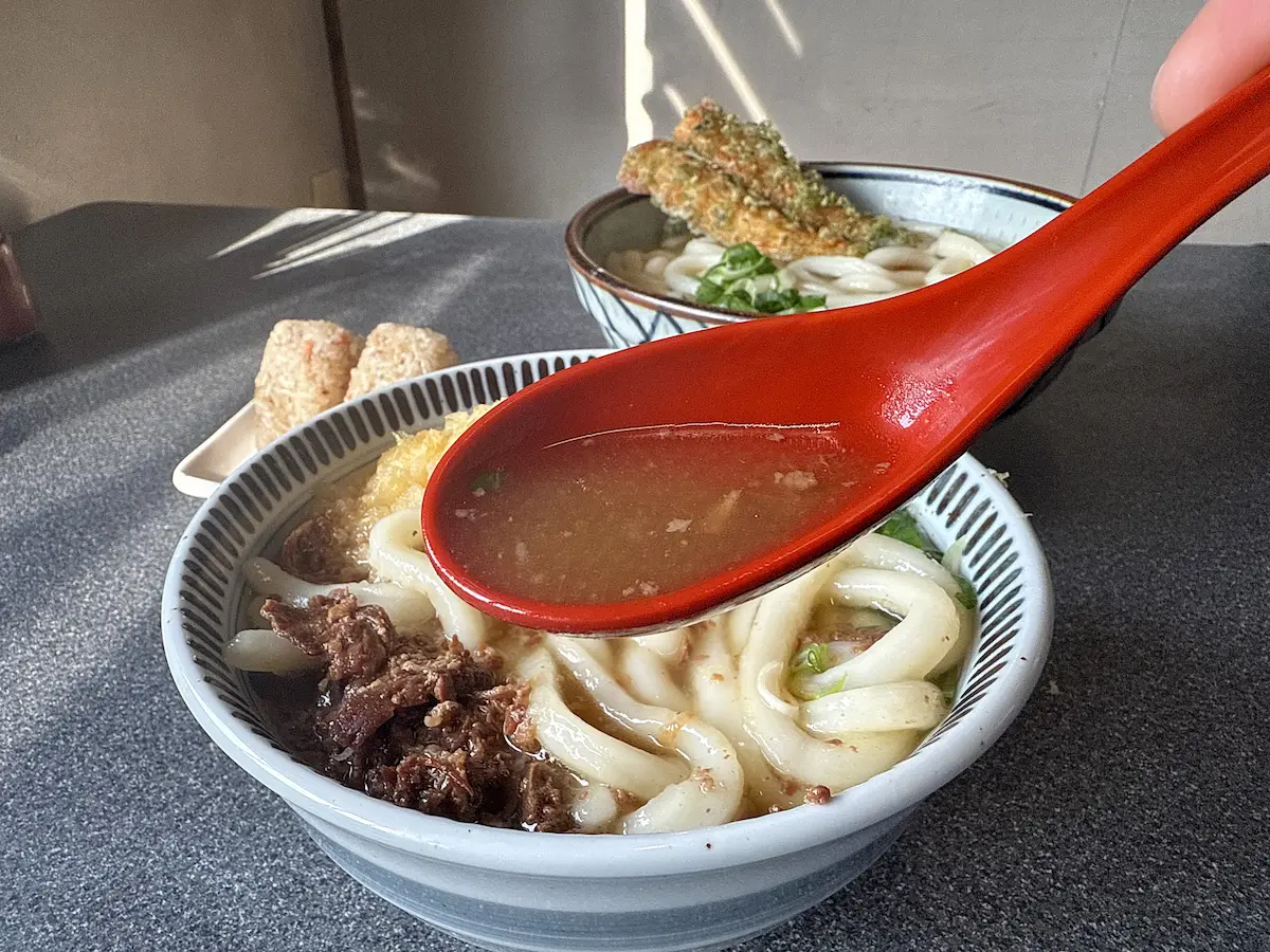 「吉屋うどん」の肉＋エビ天うどん②