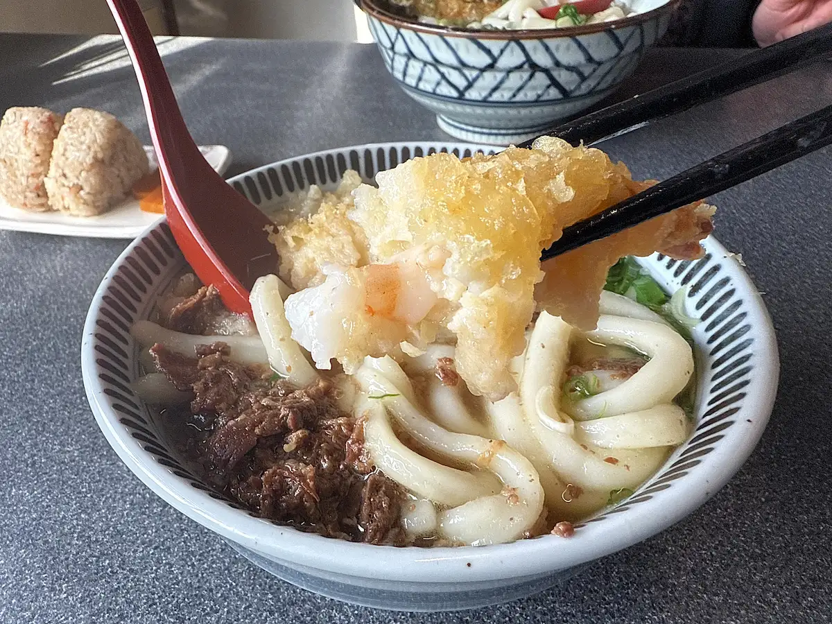 「吉屋うどん」の肉＋エビ天うどん⑤