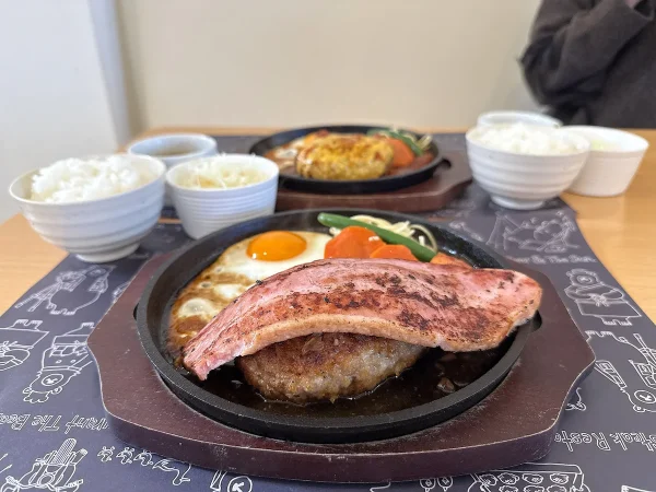 「鉄板ハンバーグ クマと太陽」の最後の一口までジューシーなハンバーグを食す（八女市）