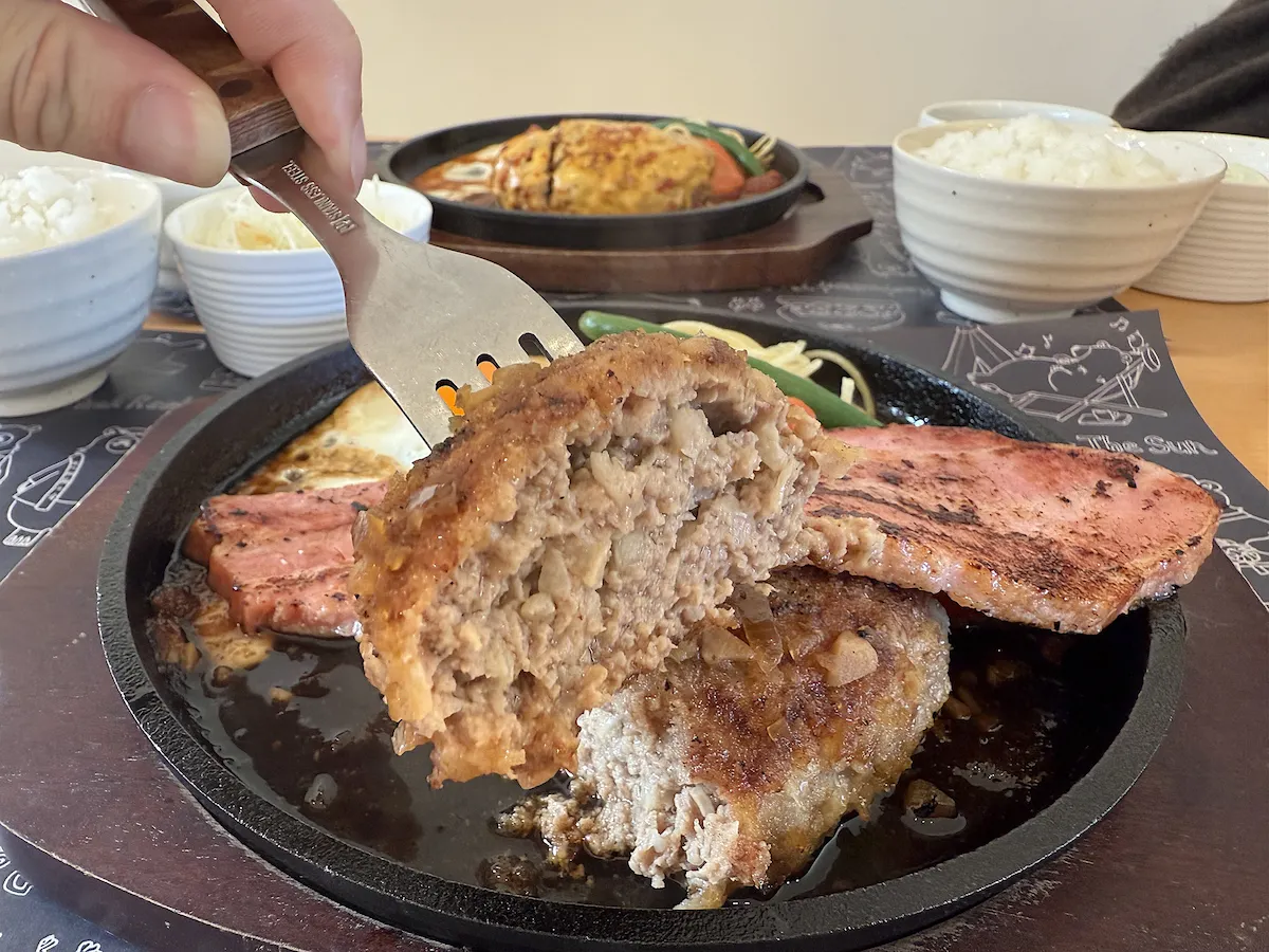 「クマと太陽」のクマタイB.Tハンバーグセット②