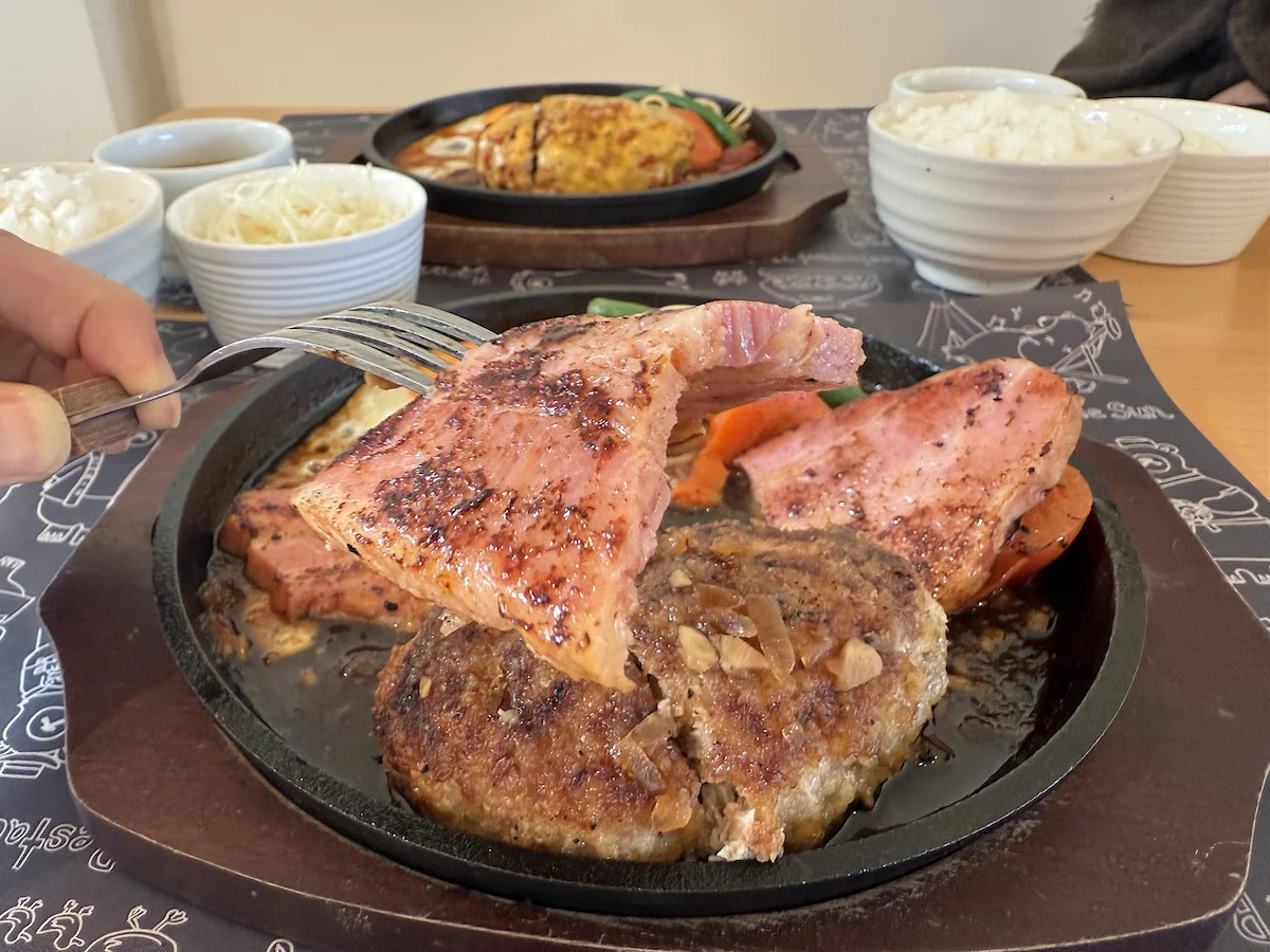 「クマと太陽」のクマタイB.Tハンバーグセット③