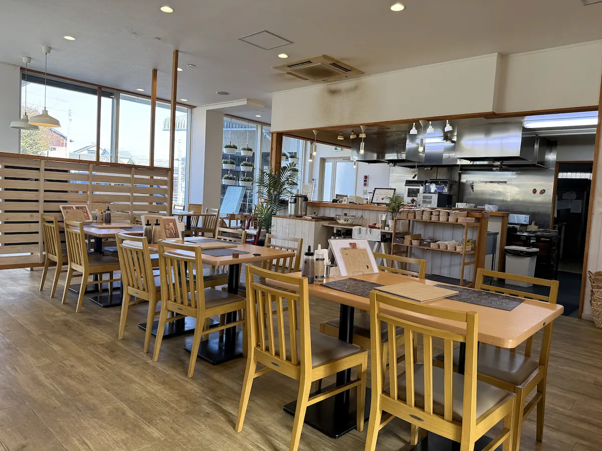 「クマと太陽」の店内①