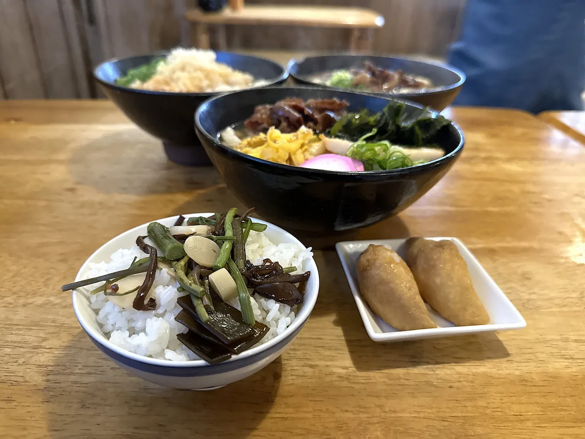 「飩平庵」の山菜ごはんといなり