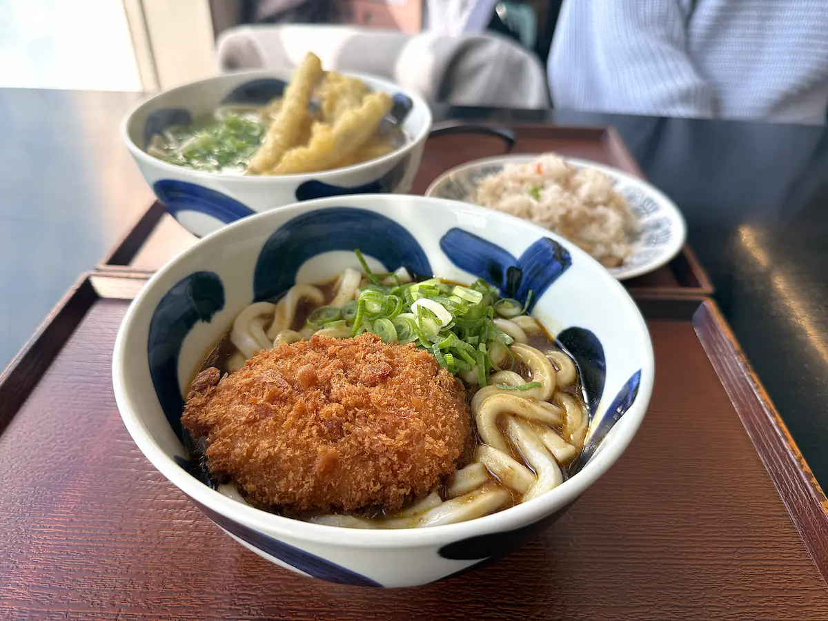 華新うどんのコロッケカレーうどん②