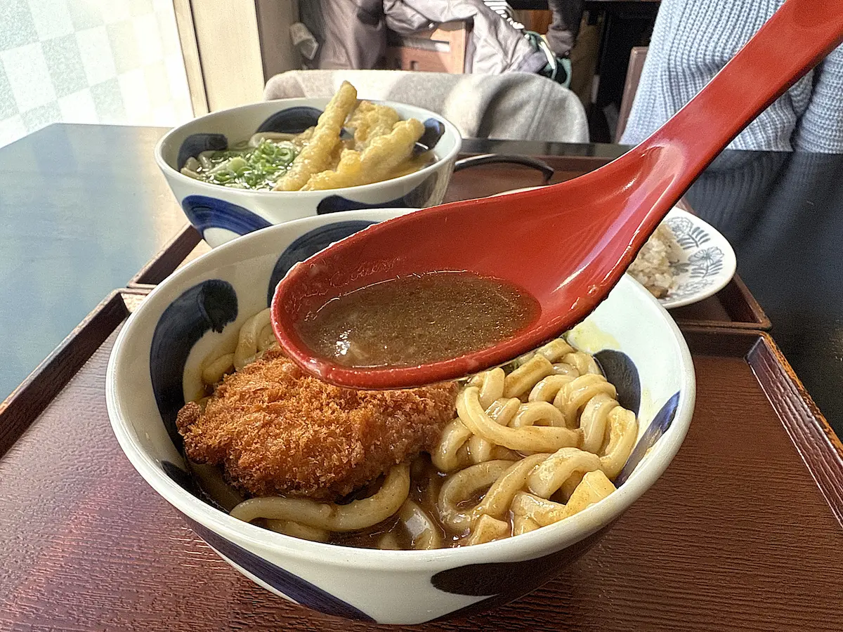 華新うどんのコロッケカレーうどん③