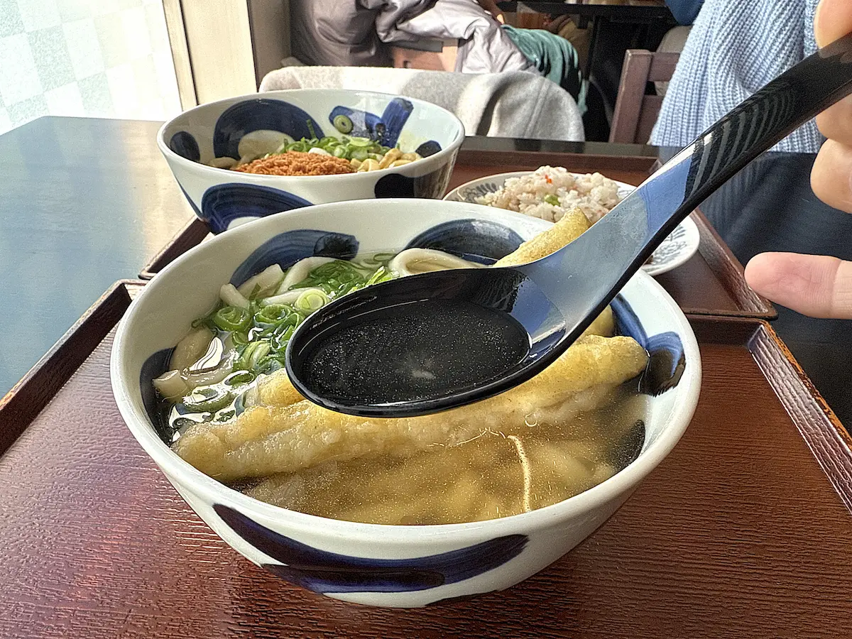 華新うどんのごぼう天うどん③