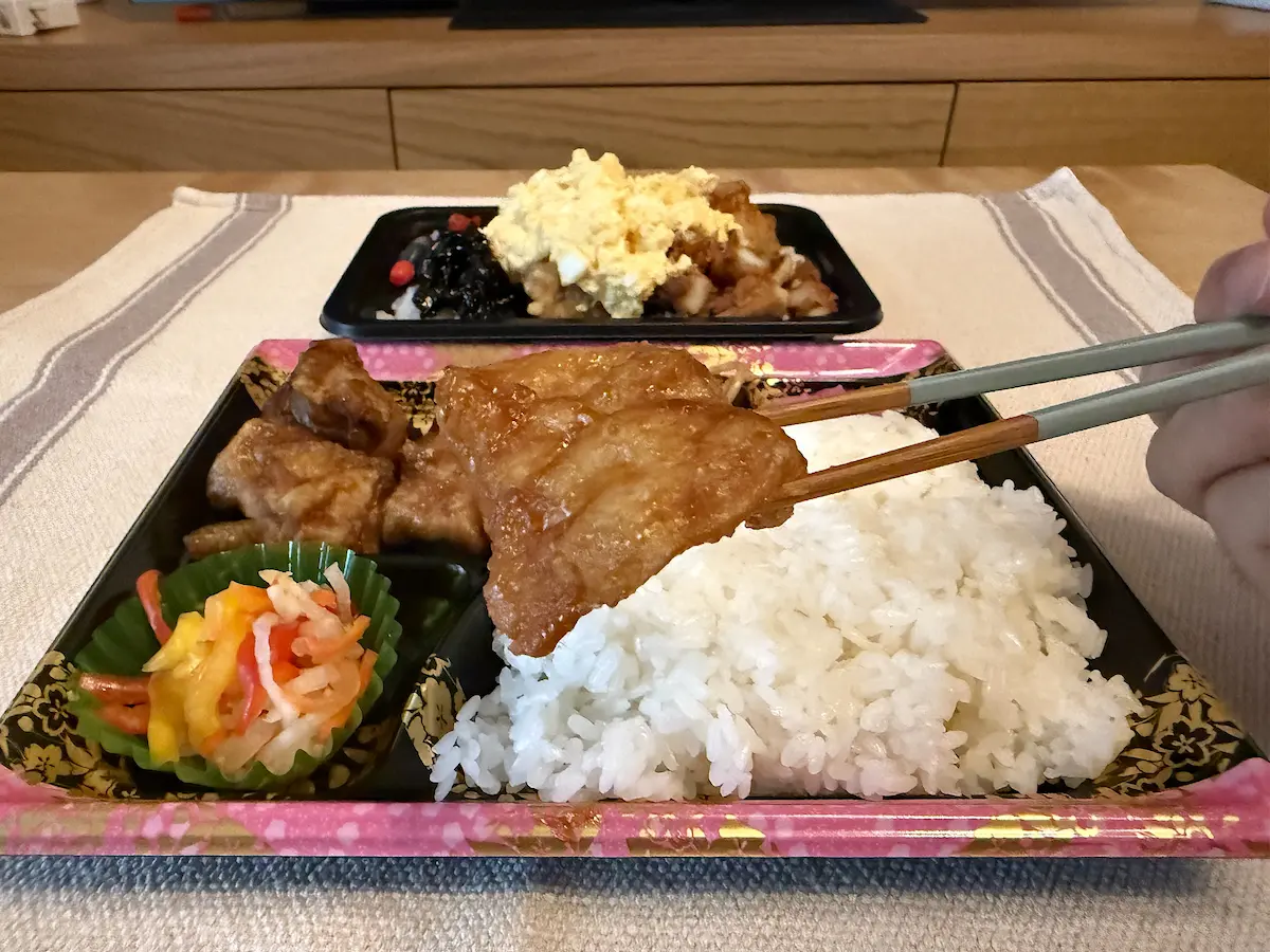 ロコキッチンのチキン甘辛弁当②