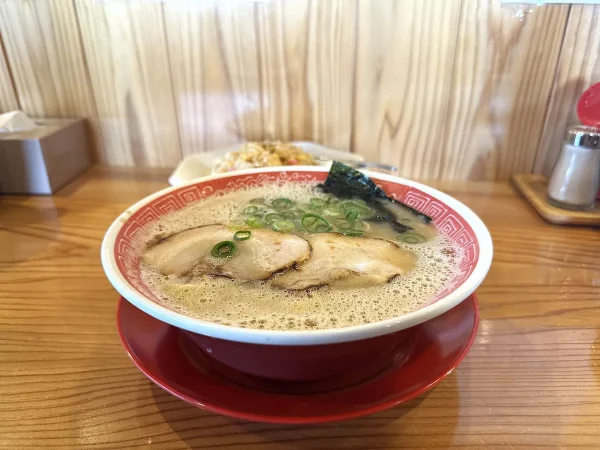 「ラーメンとことん」のラーメンとミニ焼きめしのAセットを食べてきた！（柳川市）