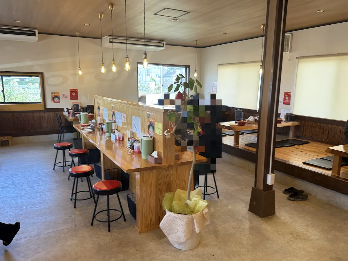 「ラーメンとことん」の店内②