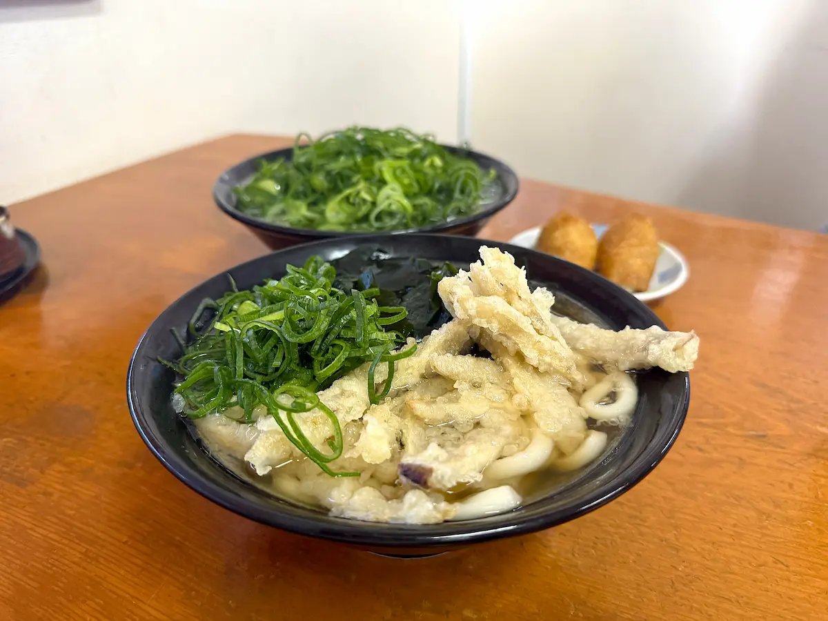 「太昌うどん」のごぼうわかめうどん①