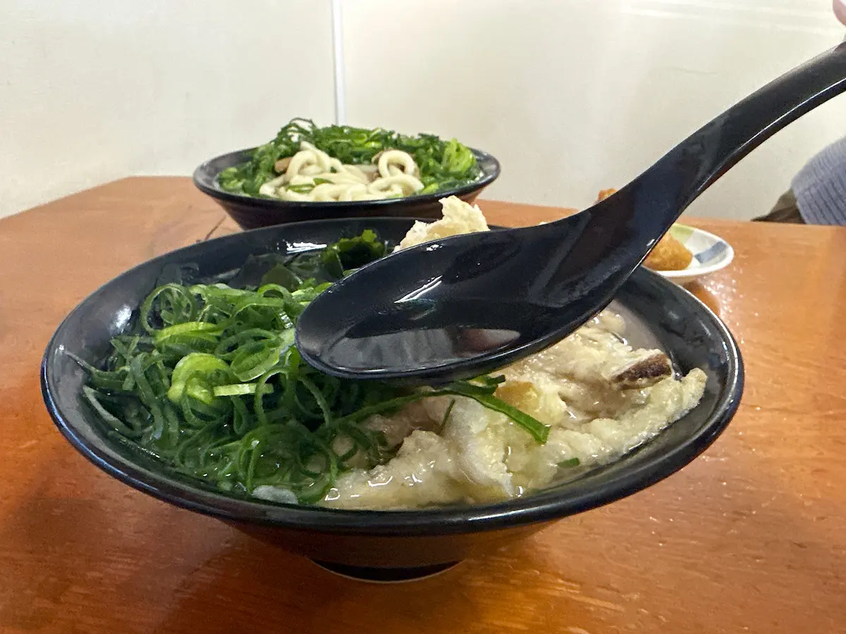 「太昌うどん」のごぼうわかめうどん②