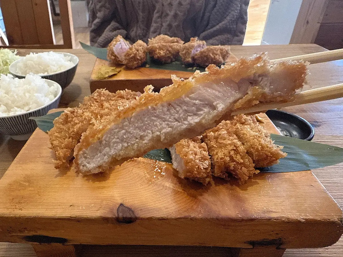 「とんかつ紅の豚」の極上ロースかつ