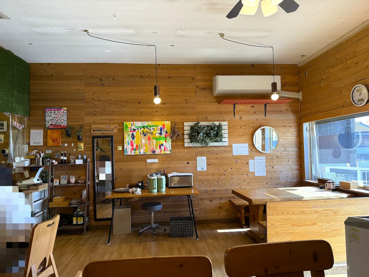 「とんかつ紅の豚」の店内②