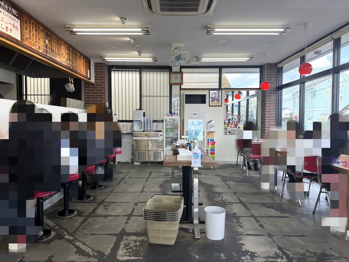 「ひろせ食堂」の店内①