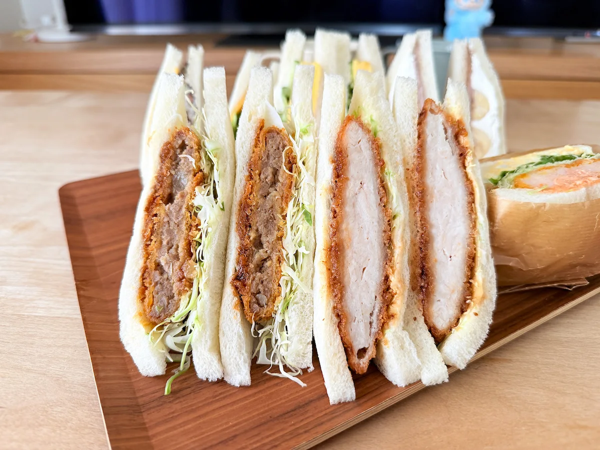 「イロハサンド」の黒毛和牛メンチカツサンドとチキンカツサンド