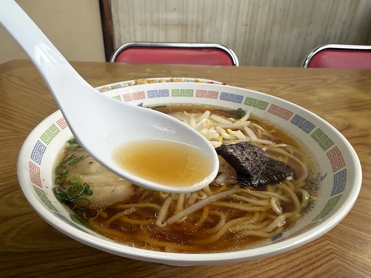 「さつまラーメン 大川店」のしょうゆラーメン②