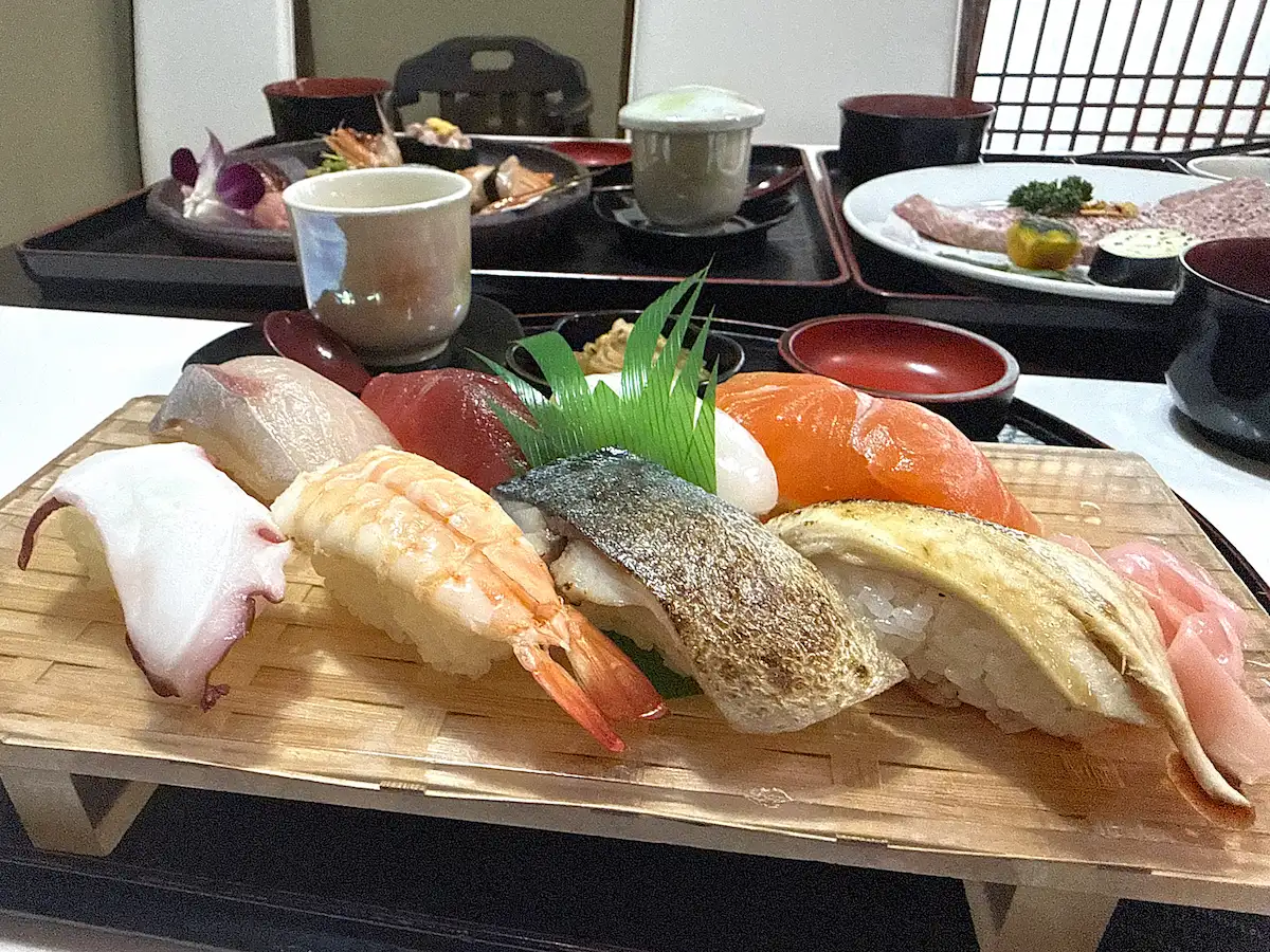 「はつ美寿し」の寿し定食②