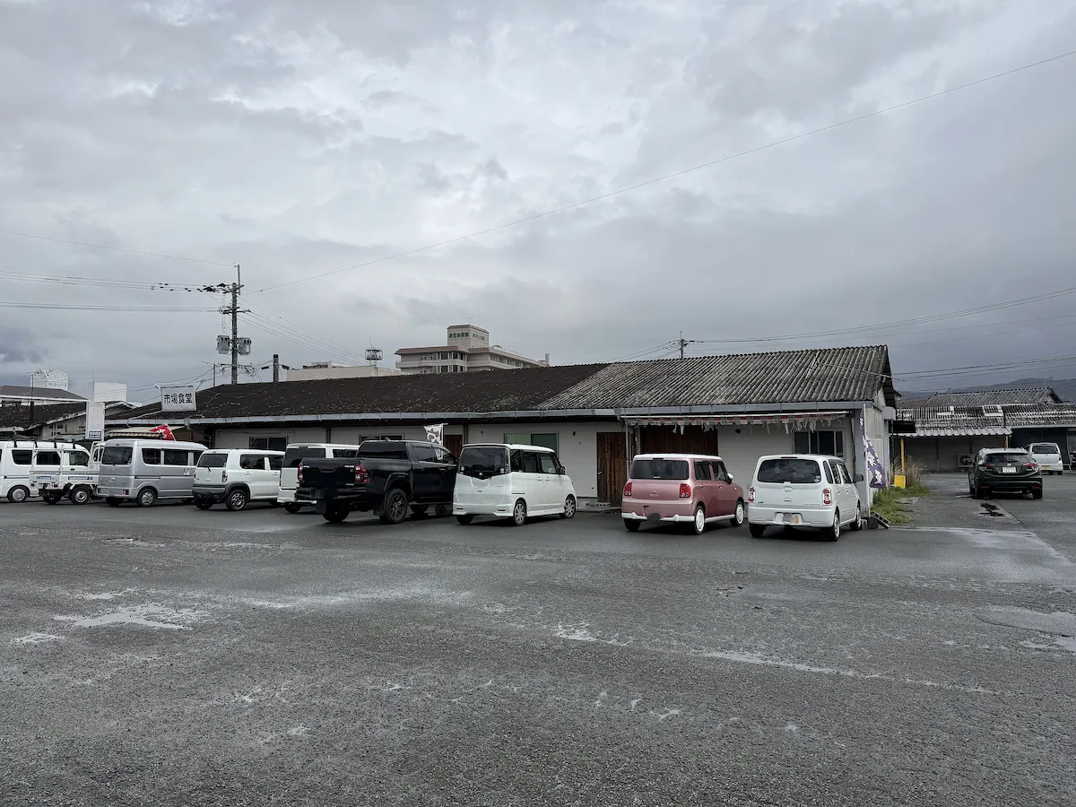 「市場食堂」の外観②