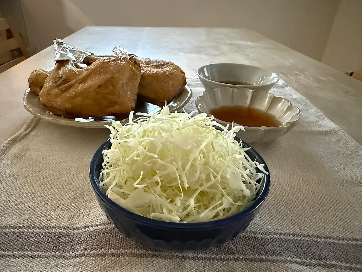 「唐揚げ 大将」のキャベツ