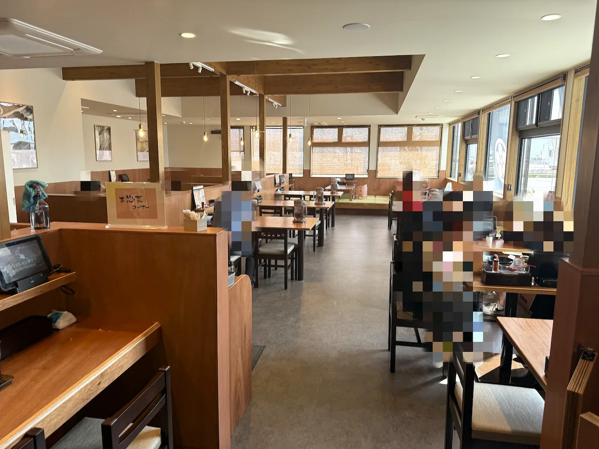 「徳兵衛うどん 筑後店」の店内①