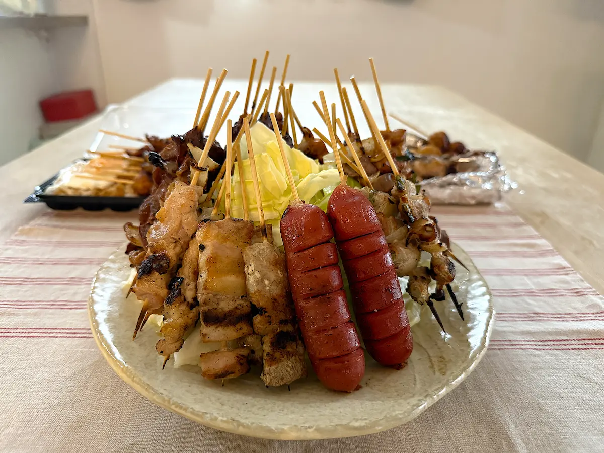 「やきとり二番」のコスパ高いやきとり盛り合わせとまかない飯セットをご紹介！（大牟田市）