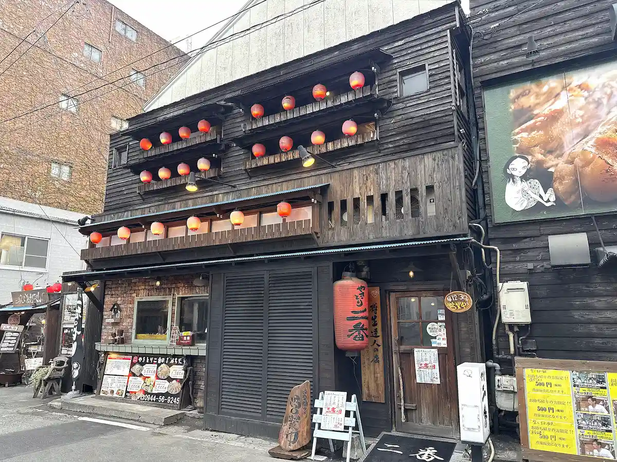 「やきとり二番」の外観①