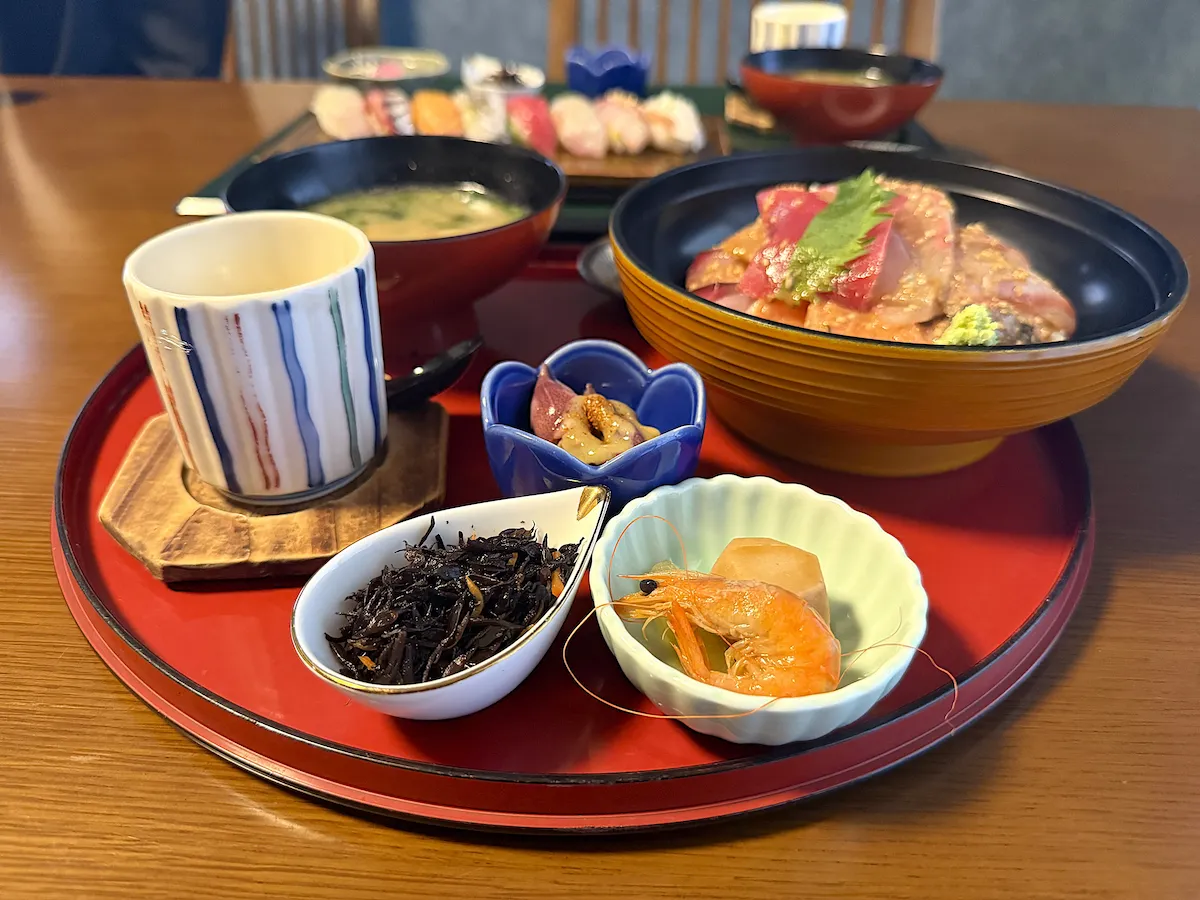 「旬彩割烹なかむら」の海鮮丼ランチ③