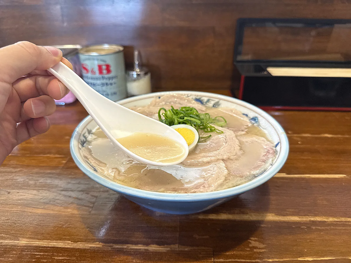 「なかむら亭」のチャーシューメン③