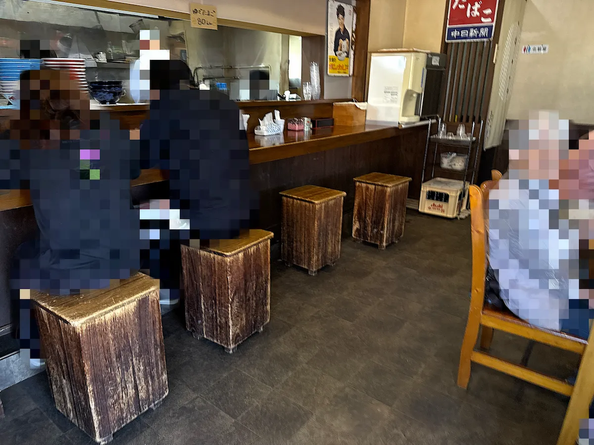 「なかむら亭」の店内①