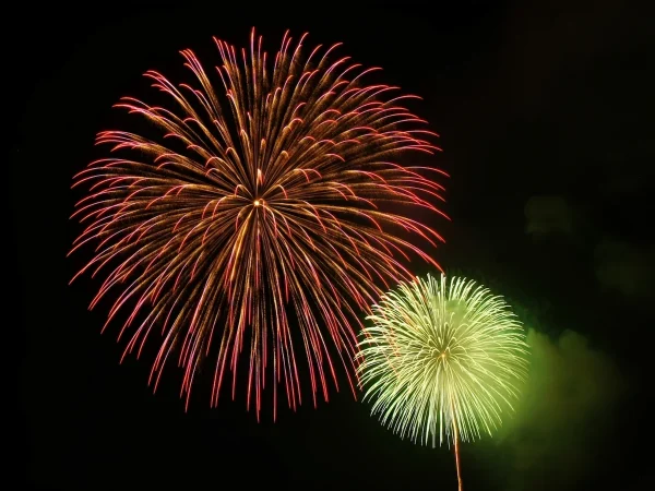 「夏まつり よかっ祭2026」8月15日開催　山間部から打ち上げられる花火は迫力満点！（八女市）