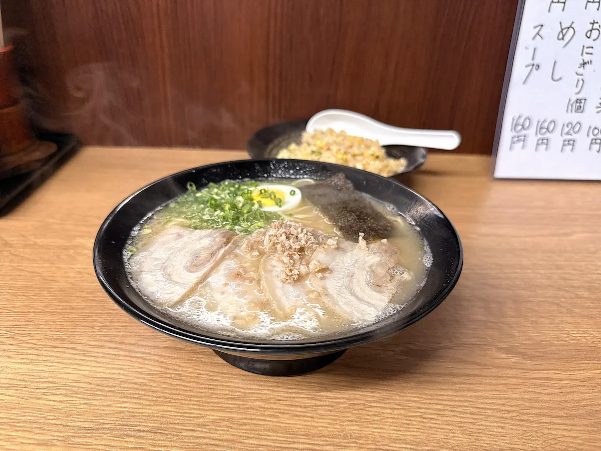 「沖食堂」のラーメンやきめしセットを堪能（久留米市）