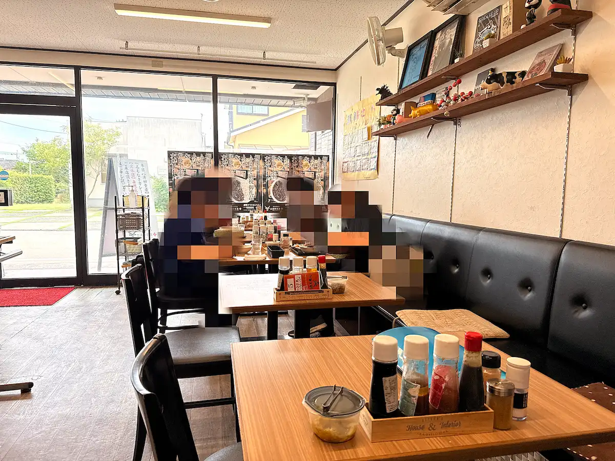 「清柳食産」の店内①