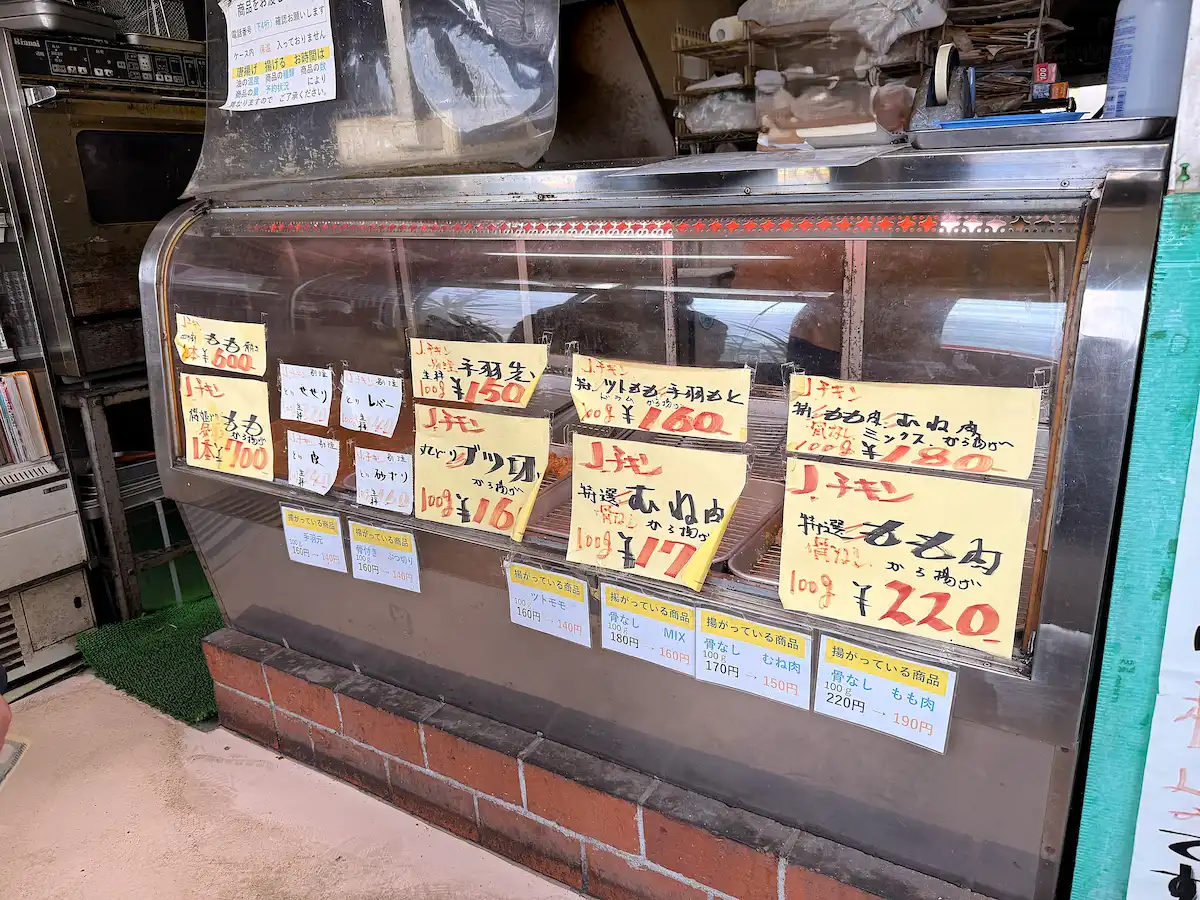 「とり商 わか菜」の店内①