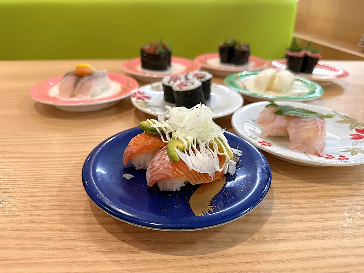 「すし一番 上津店」のさーもんあぼかど