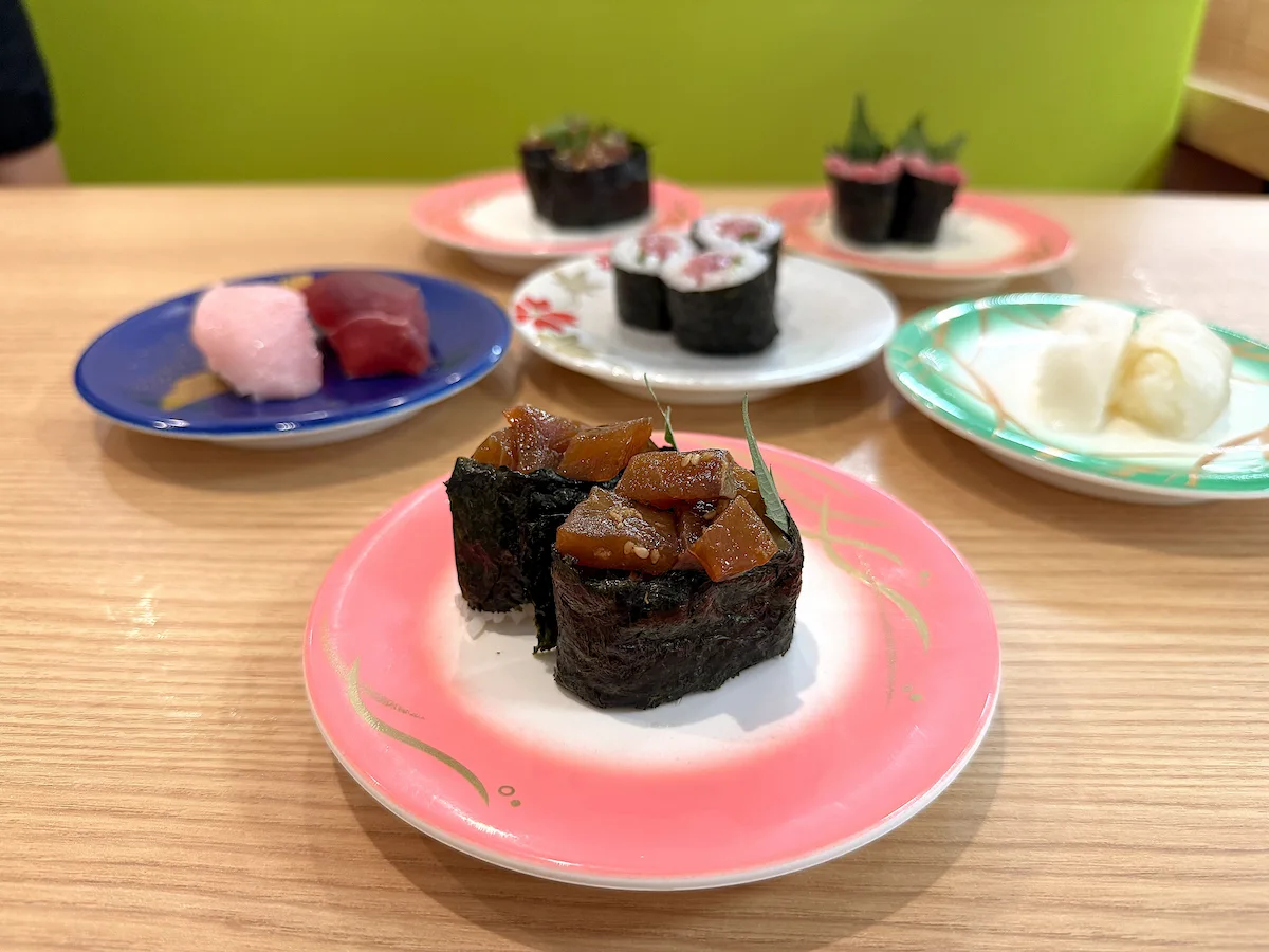 「すし一番 上津店」のぶり漬け軍艦