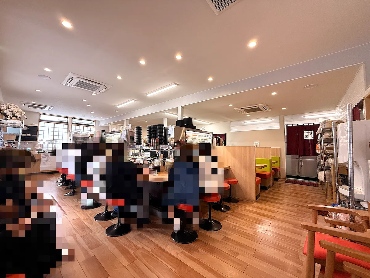 「すし一番 上津店」の店内