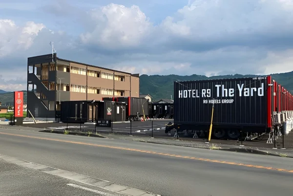 「HOTEL R9 The Yard うきは」が9月29日にオープンするみたい。斬新な外観とコンパクトで快適な客室を備えた新型コンテナホテル