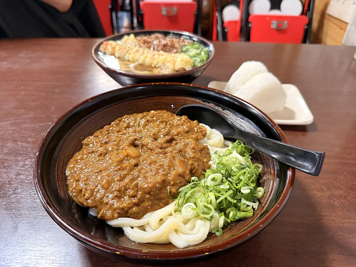 「立花うどん」の絶品カレーうどんと肉ちくわ天うどんを堪能（久留米市）